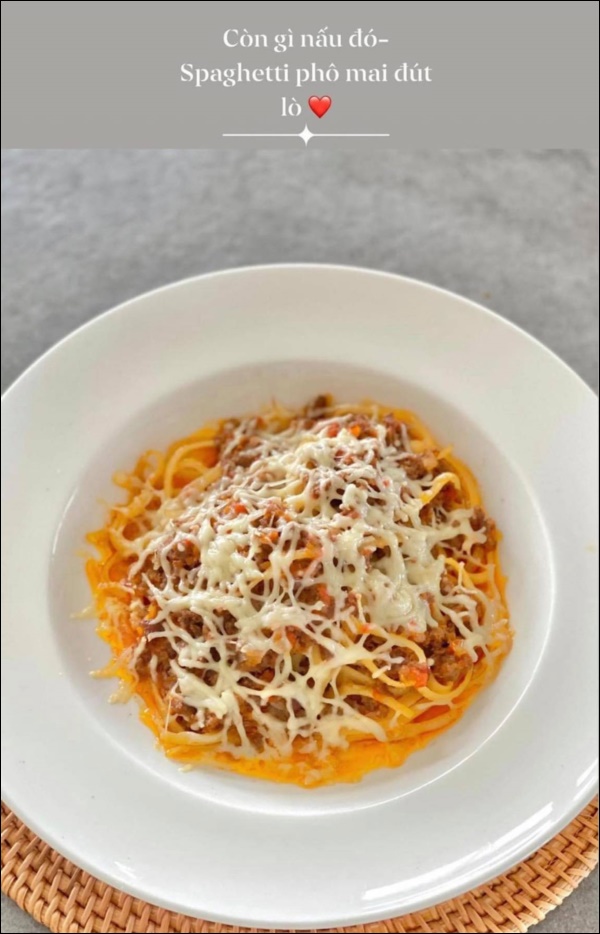 Giãn cách ở nhà, Hoa hậu Đặng Thu Thảo vào bếp nấu nhiều món ngon đãi chồng con, nhìn thành quả là biết đúng chuẩn vợ đảm-5