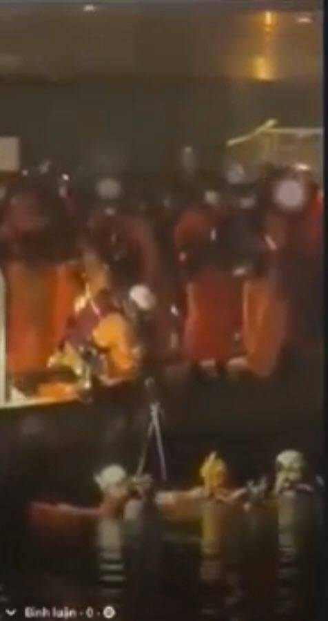 Xúc động cảnh bên trong buổi tang lễ của nam du học sinh Việt tử vong tại Nhật, hoa và mọi thứ đã đầy đủ, chỉ mong sớm được gặp người thân vào lúc này-8