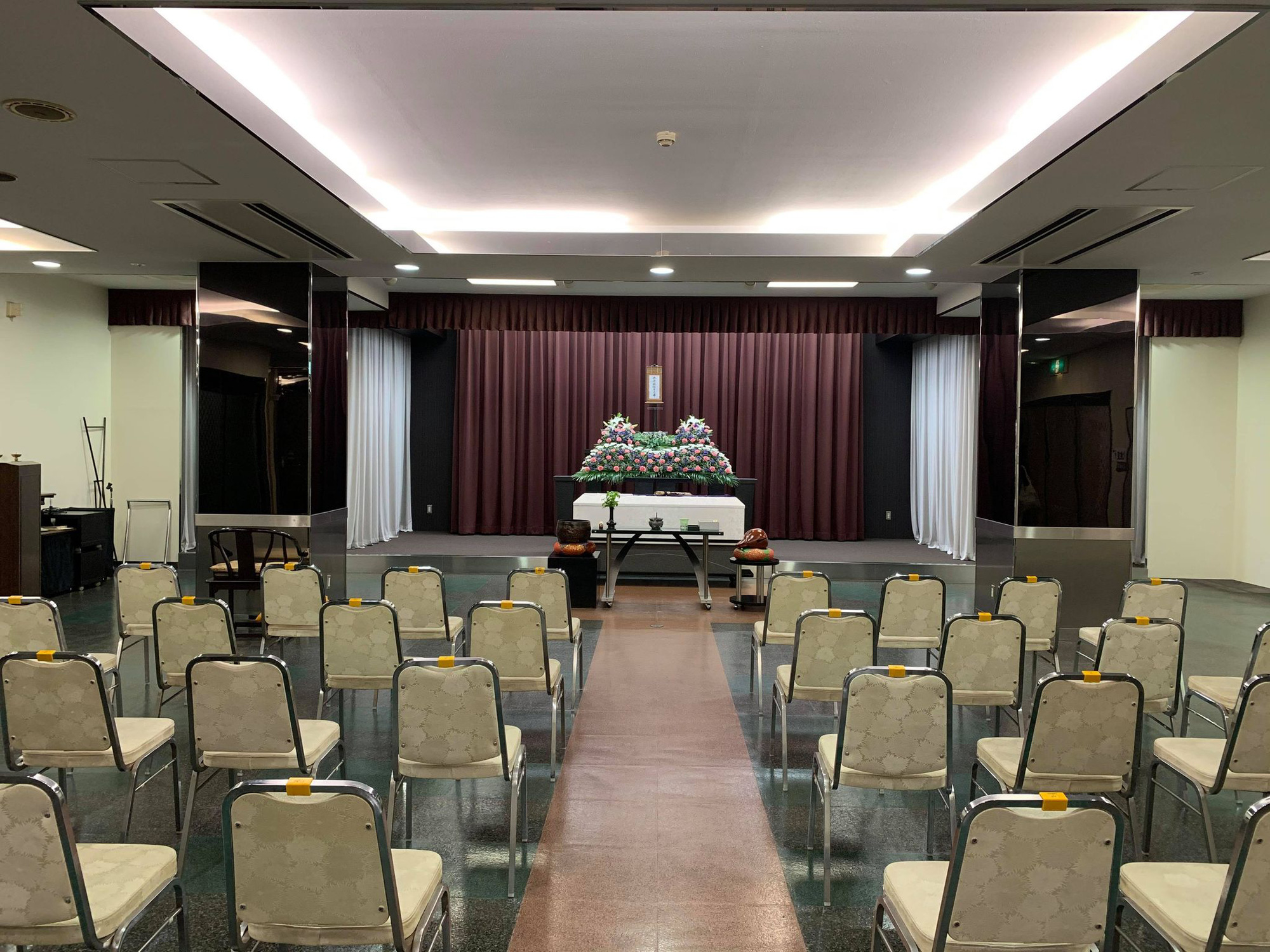 Xúc động cảnh bên trong buổi tang lễ của nam du học sinh Việt tử vong tại Nhật, hoa và mọi thứ đã đầy đủ, chỉ mong sớm được gặp người thân vào lúc này-1