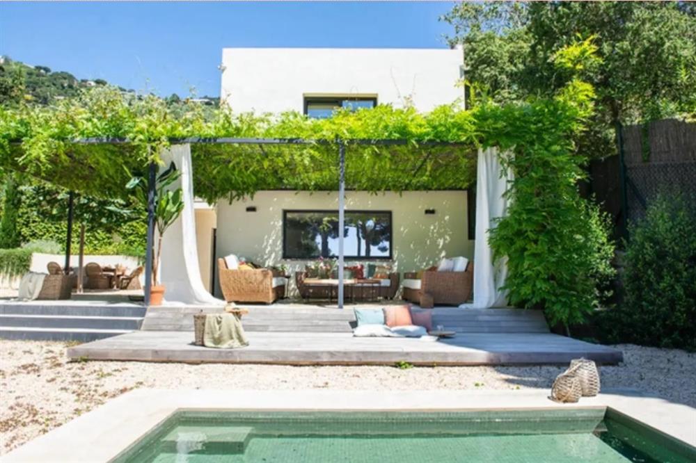 Cải tạo ngôi nhà cấp 4 đơn điệu, chật chội thành không gian hiện đại, tiện nghi bất ngờ: Mỗi ngày ở nhà như được đi nghỉ dưỡng!-1