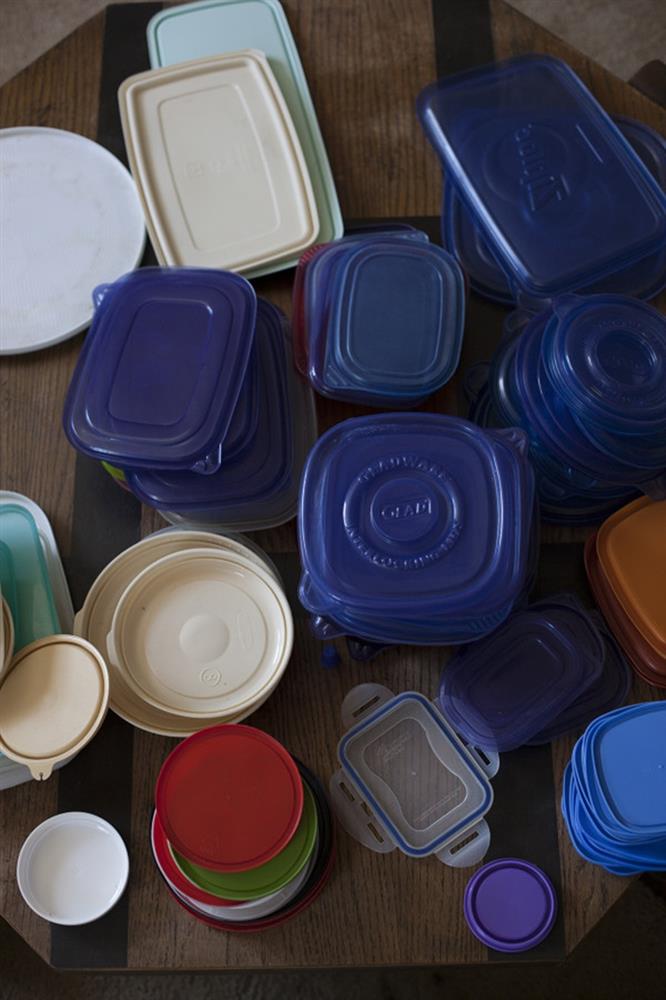 Chỉ với 3 bước sau đây, những hộp đựng thực phẩm cồng kềnh của bạn sẽ đi vào khuôn khổ-2