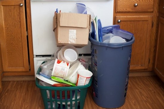 Chỉ với 3 bước sau đây, những hộp đựng thực phẩm cồng kềnh của bạn sẽ 