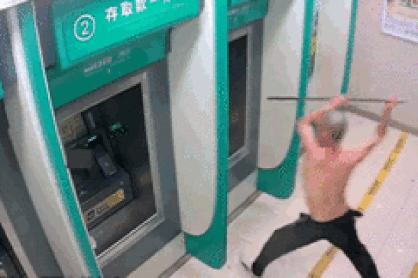 Người đàn ông đập phá hàng loạt cây ATM vì 30 tuổi chưa làm được gì