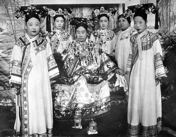 Hậu cung của Hoàng đế vốn là nơi tề tựu nhiều mỹ nhân, vậy tại sao phi tần dưới thời nhà Thanh lại không được đẹp?-1