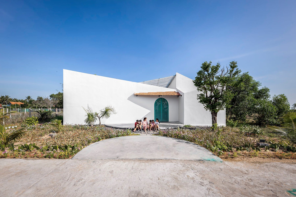 Trốn Sài Gòn, vợ chồng về quê Phú Yên xây nhà style Địa Trung Hải, dành hẳn 40m2 làm hồ bơi cho con-1