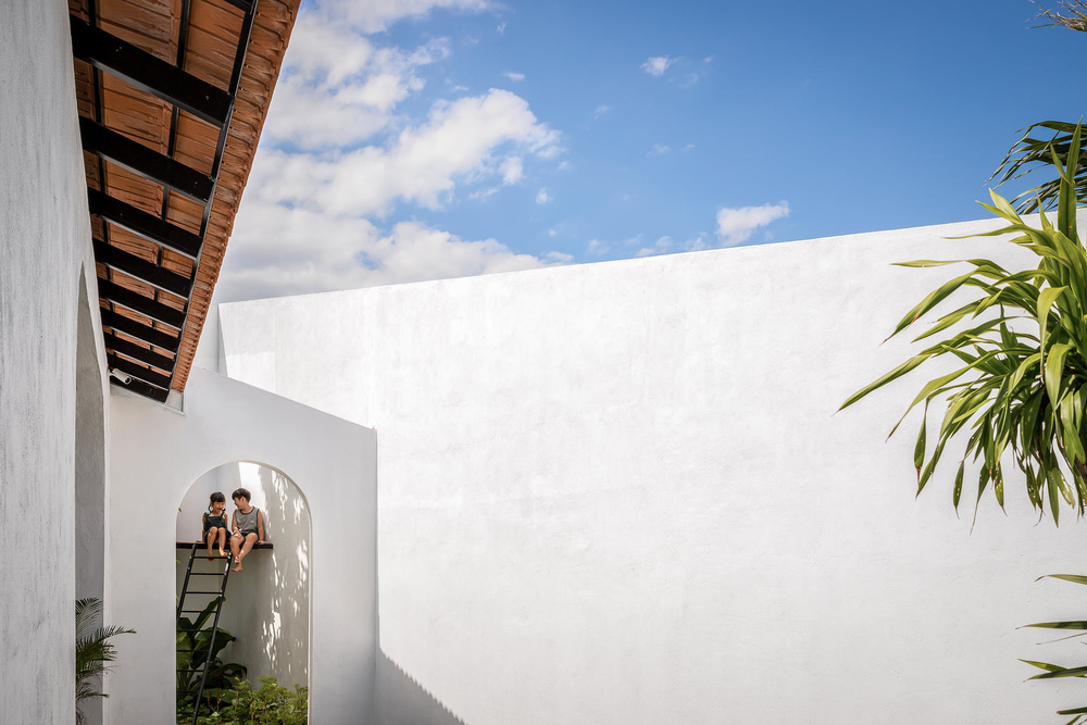 Trốn Sài Gòn, vợ chồng về quê Phú Yên xây nhà style Địa Trung Hải, dành hẳn 40m2 làm hồ bơi cho con-5