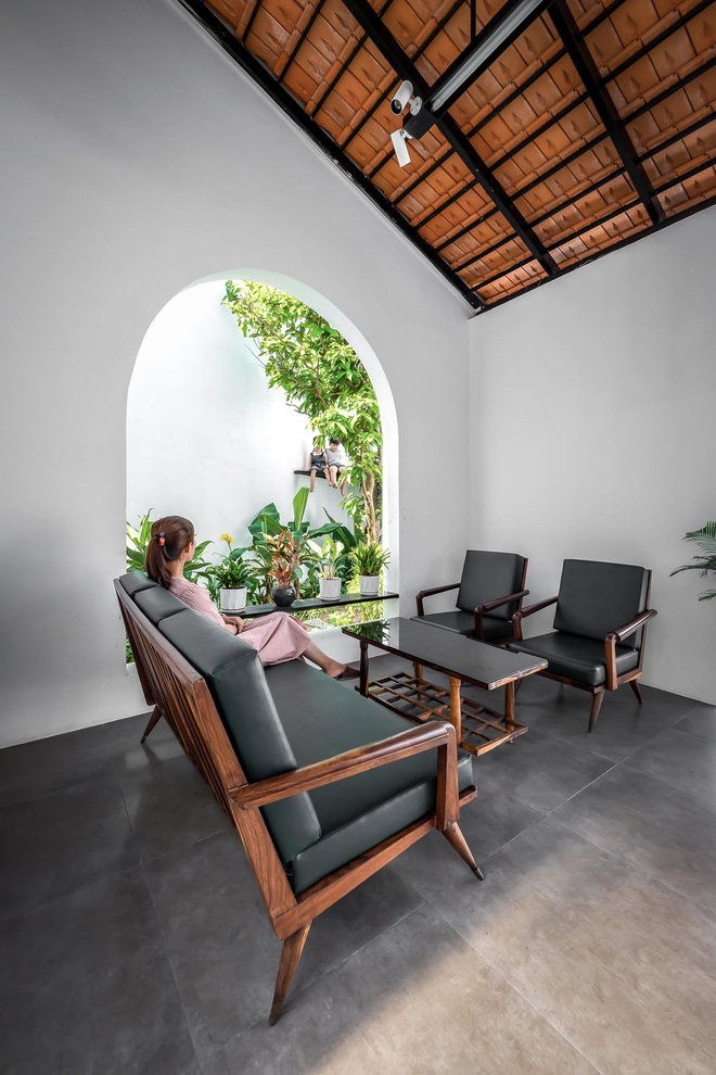 Trốn Sài Gòn, vợ chồng về quê Phú Yên xây nhà style Địa Trung Hải, dành hẳn 40m2 làm hồ bơi cho con-13