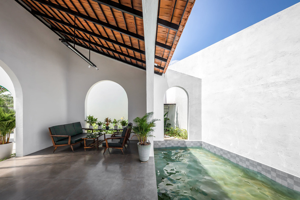 Trốn Sài Gòn, vợ chồng về quê Phú Yên xây nhà style Địa Trung Hải, dành hẳn 40m2 làm hồ bơi cho con-15