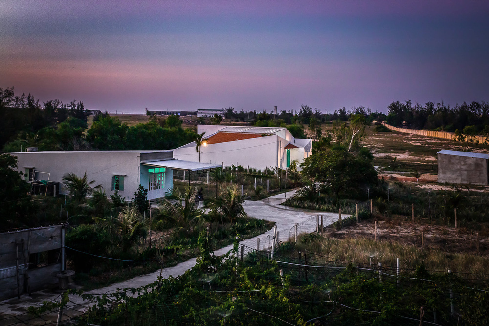 Trốn Sài Gòn, vợ chồng về quê Phú Yên xây nhà style Địa Trung Hải, dành hẳn 40m2 làm hồ bơi cho con-25