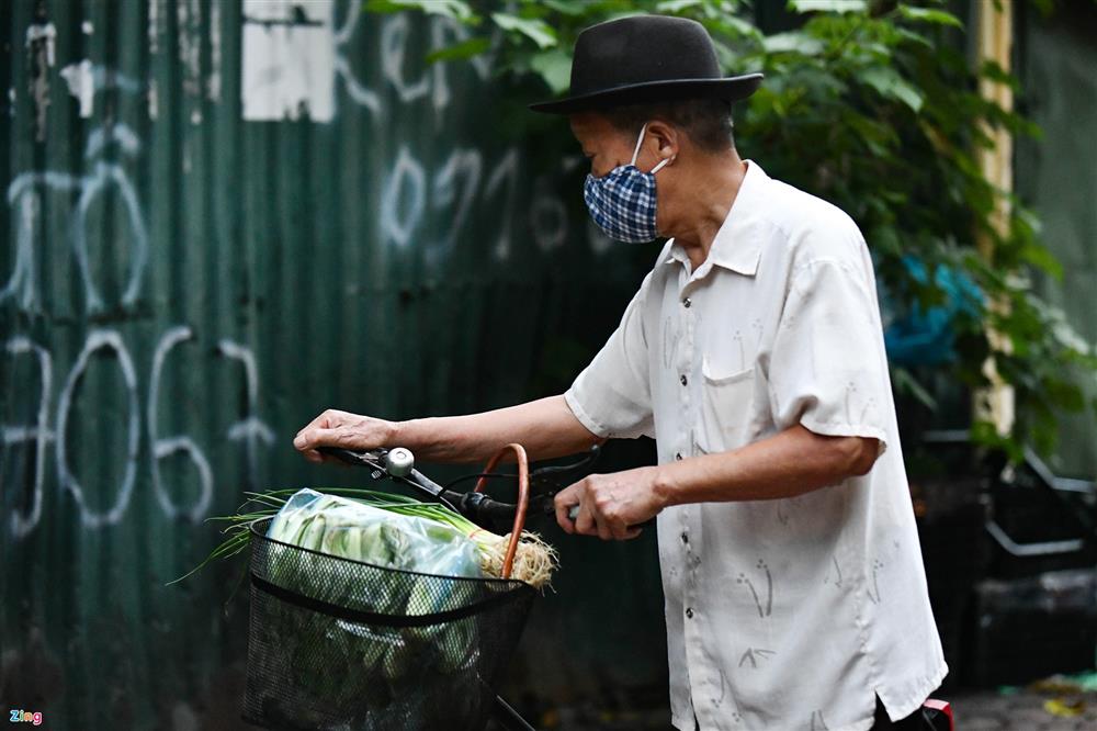 Dân Hà Nội đi chợ từ 4h tránh chốt kiểm dịch-10