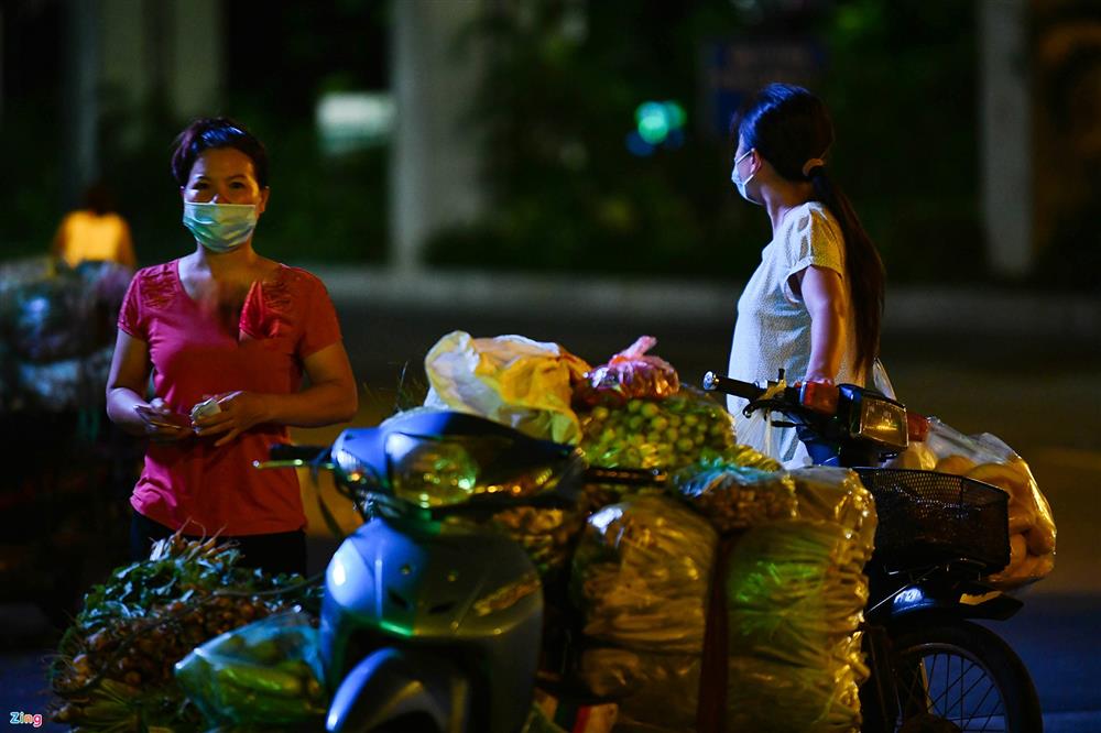 Dân Hà Nội đi chợ từ 4h tránh chốt kiểm dịch-2