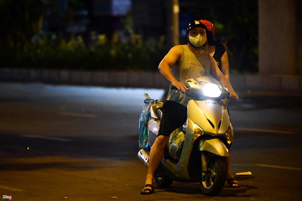 Dân Hà Nội đi chợ từ 4h tránh chốt kiểm dịch-3