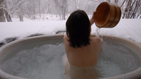 Lan truyền tin đồn Tắm nước nóng để tránh nhiễm Covid-19: Chuyên gia nói gì?-4