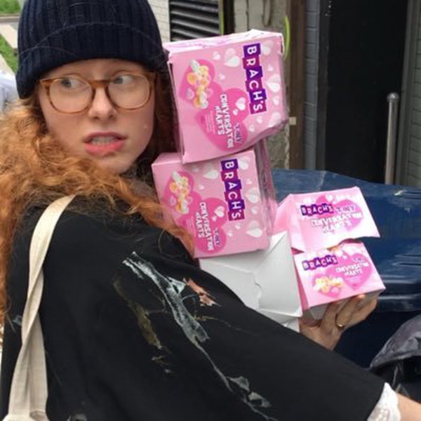 Nổi tiếng vì chuyên bới rác để tìm đồ ăn, cô gái lột trần sự thật về sự lãng phí của các chuỗi cửa hàng nổi tiếng-9