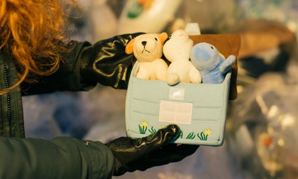 Nổi tiếng vì chuyên bới rác để tìm đồ ăn, cô gái lột trần sự thật về sự lãng phí của các chuỗi cửa hàng nổi tiếng-6