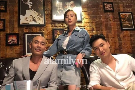 Hương vị tình thân: Thiên Nga trở lại, định làm bẽ mặt Nam nhưng nào ngờ bị Long vạch trần cực ê chề?