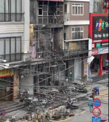 Xót xa hiện trường vụ cháy cửa hàng gas ở Sa Pa: Lửa ghé qua và lấy đi tất cả, 2 ngôi nhà chỉ còn là đống tro tàn-2