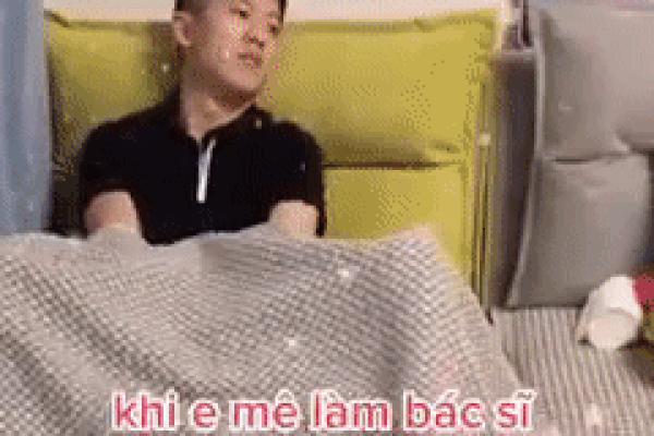 Con gái tập làm bác sĩ sản khoa, bố trẻ ngậm ngùi đóng vai sản phụ khiến ai nấy