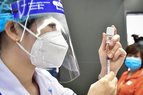 Sáng 12/8, cả nước ghi nhận thêm 4.642 ca COVID-19, hơn 12 triệu liều vắc xin đã được tiêm