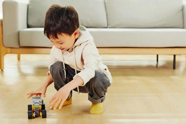 Những thói quen xấu ảnh hưởng đến sự phát triển đôi chân của trẻ mà nhiều mẹ chưa nhận ra-14