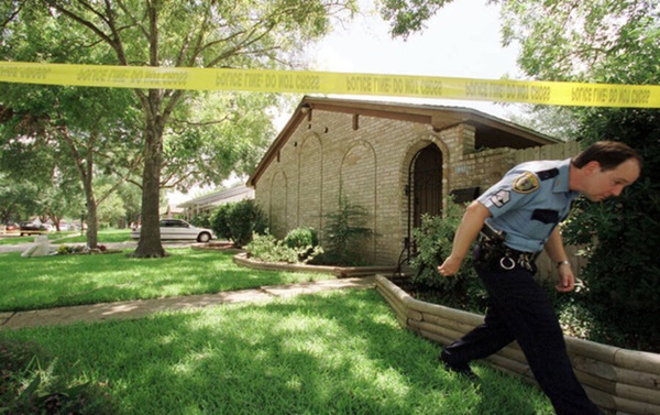 Bức ảnh cả nhà hạnh phúc ẩn chứa bí mật khiến những đứa trẻ chết dưới tay mẹ, kẻ sát nhân đến cuối cùng vẫn chưa tỉnh ngộ-3