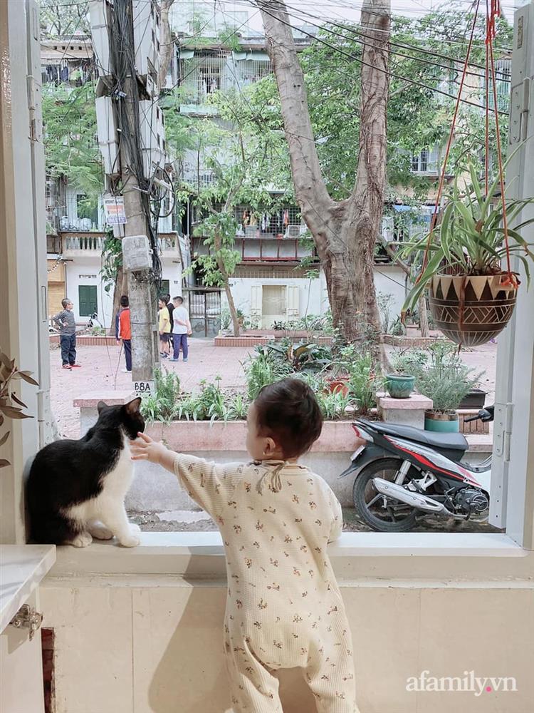 Căn bếp 10m² trong nhà tập thể cũ vừa thông thoáng vừa tiện ích của bà mẹ trẻ thích nội trợ ở Hà Nội-6