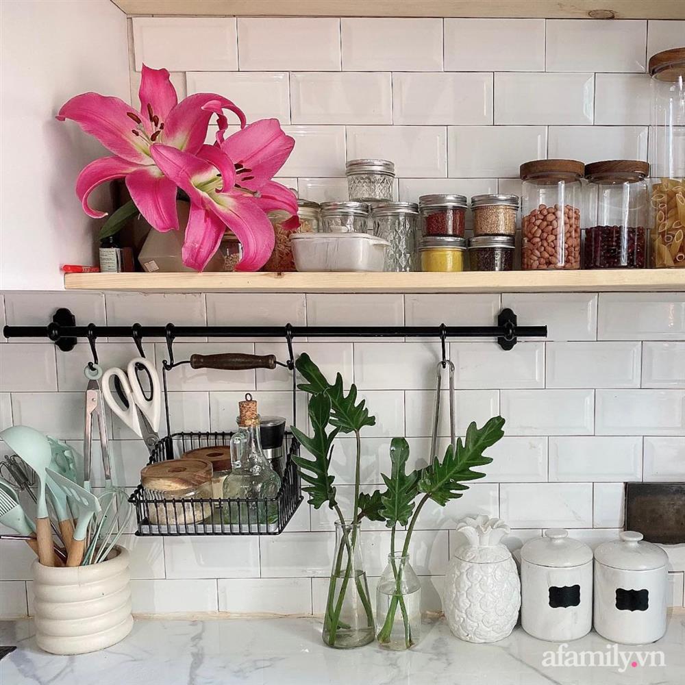 Căn bếp 10m² trong nhà tập thể cũ vừa thông thoáng vừa tiện ích của bà mẹ trẻ thích nội trợ ở Hà Nội-10