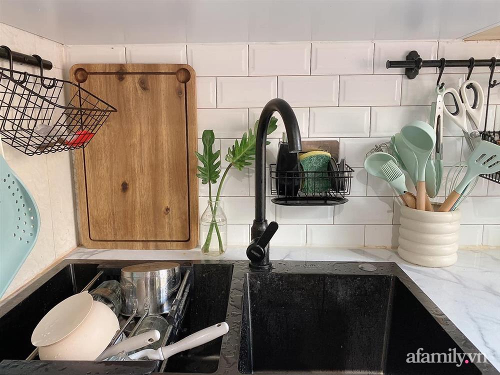 Căn bếp 10m² trong nhà tập thể cũ vừa thông thoáng vừa tiện ích của bà mẹ trẻ thích nội trợ ở Hà Nội-11