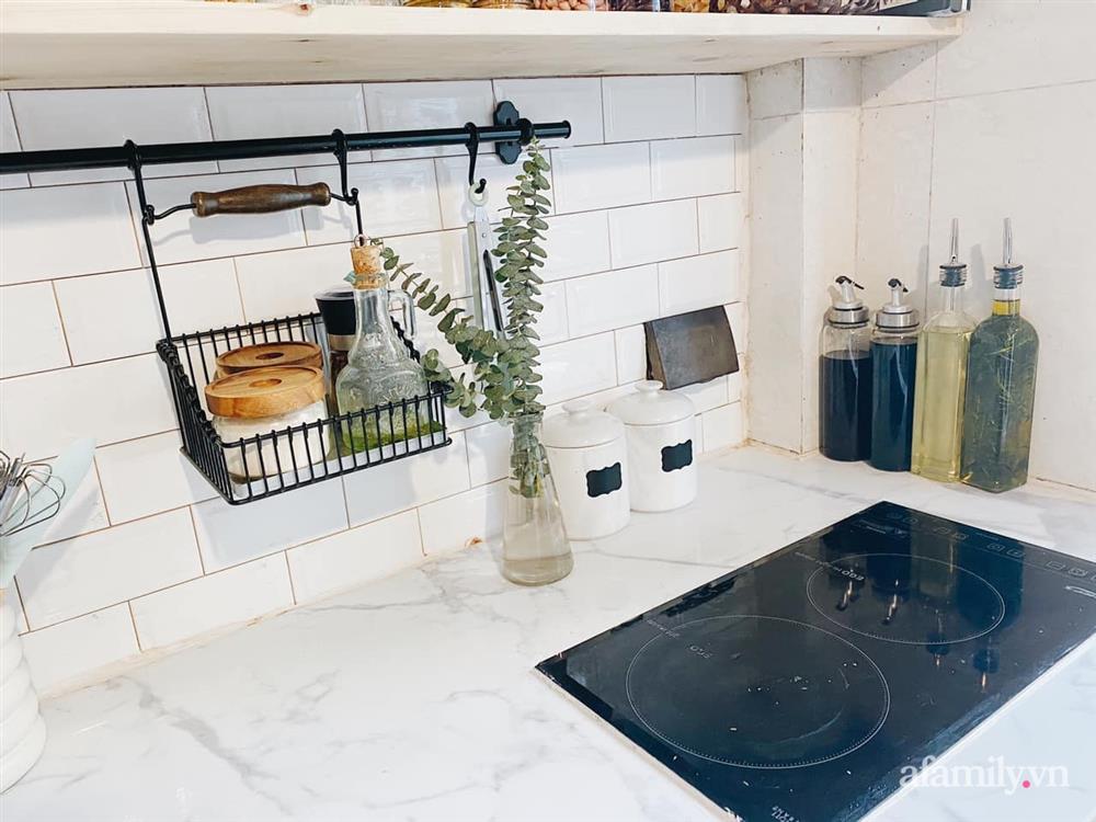 Căn bếp 10m² trong nhà tập thể cũ vừa thông thoáng vừa tiện ích của bà mẹ trẻ thích nội trợ ở Hà Nội-9