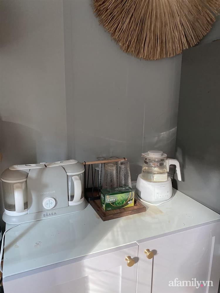 Căn bếp 10m² trong nhà tập thể cũ vừa thông thoáng vừa tiện ích của bà mẹ trẻ thích nội trợ ở Hà Nội-16