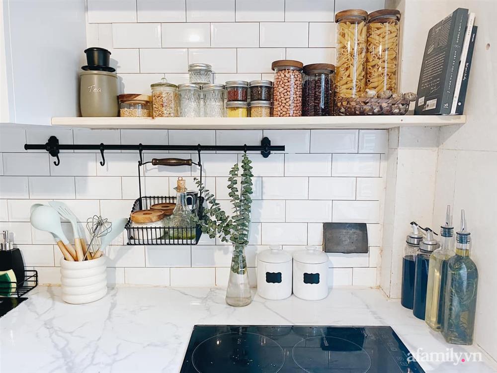 Căn bếp 10m² trong nhà tập thể cũ vừa thông thoáng vừa tiện ích của bà mẹ trẻ thích nội trợ ở Hà Nội-18