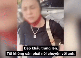 Người phụ nữ từng trả treo với công an tiếp tục bị đào thêm clip mắng con gái xơi xơi khi được nhắc đeo khẩu trang khiến nhiều người ngán ngẩm-1