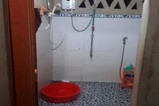 Cháu bé hơn 1 tuổi tử vong trong xô nước tại nhà giữ trẻ hộ