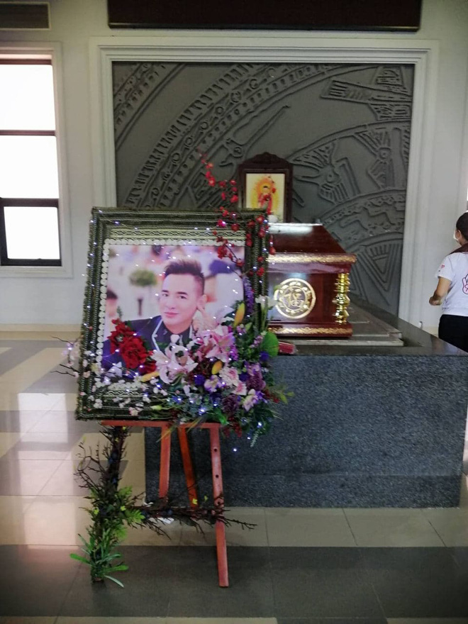 Tang lễ gấp rút của ca sĩ Việt Quang: Không kèn trống, khâm liệm tại nhà riêng, xót xa nụ cười người quá cố trên di ảnh-4