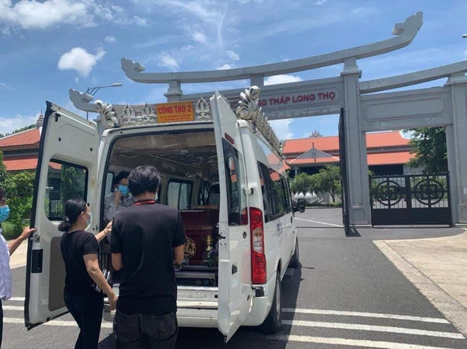 Tang lễ gấp rút của ca sĩ Việt Quang: Không kèn trống, khâm liệm tại nhà riêng, xót xa nụ cười người quá cố trên di ảnh-5