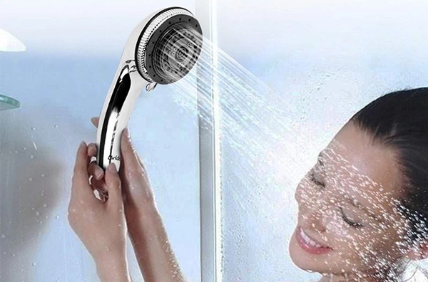 Ca sĩ Việt Quang qua đời vì bệnh viêm phổi do thói quen tắm đêm, làm việc nhiều: Cảnh báo 5 thời điểm nguy hiểm không nên tắm mà người trẻ thường lơ là-3