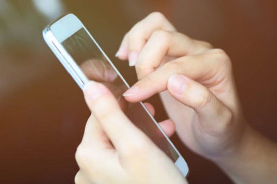 Phút xao lòng với người cũ và cuộc điện thoại bất ngờ của chồng