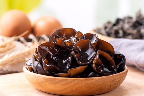 Chỉ cần 1 trái chuối bẫy ruồi, cả đàn có vào không có ra, nằm bất động chịu trận-3