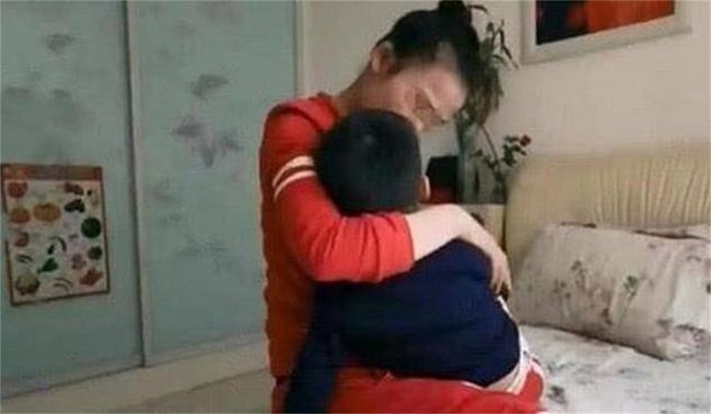 Bé trai 12 tuổi vẫn ăn sữa mẹ hàng ngày sau 3 lần cai không thành, mẹ đưa đi khám thì bác sĩ lắc đầu bảo về đi”-3