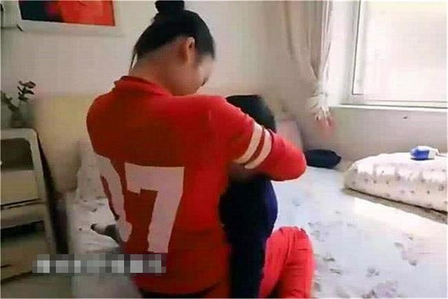 Bé trai 12 tuổi vẫn ăn sữa mẹ hàng ngày sau 3 lần cai không thành, mẹ đưa đi khám thì bác sĩ lắc đầu bảo về đi”-2