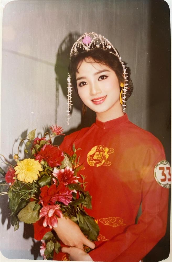 Chiêm ngưỡng nhan sắc mê hoặc lòng người của 5 nàng hậu Việt đình đám thập niên 90-2