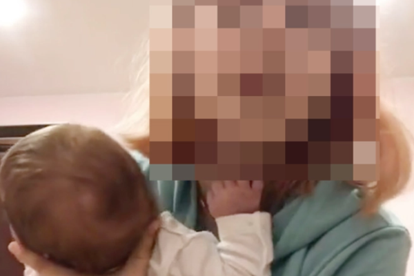 Bà lão 67 tuổi khăng khăng đòi sinh con bất chấp sự phản đối gay gắt của mọi người, đứa trẻ sinh ra khiến bao người lo lắng-7