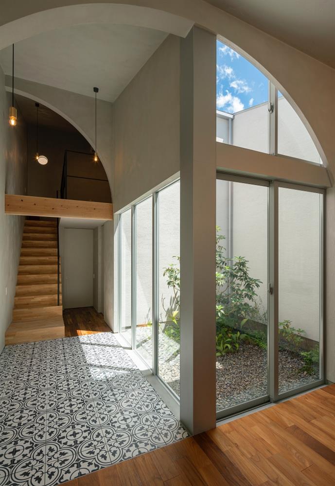 Nhà cấp 4 màu trắng chỉ 18m2, nhìn bề ngoài giản dị nhưng bên trong cực kỳ ấn tượng, có thiết kế nổi trội nhất khu-2