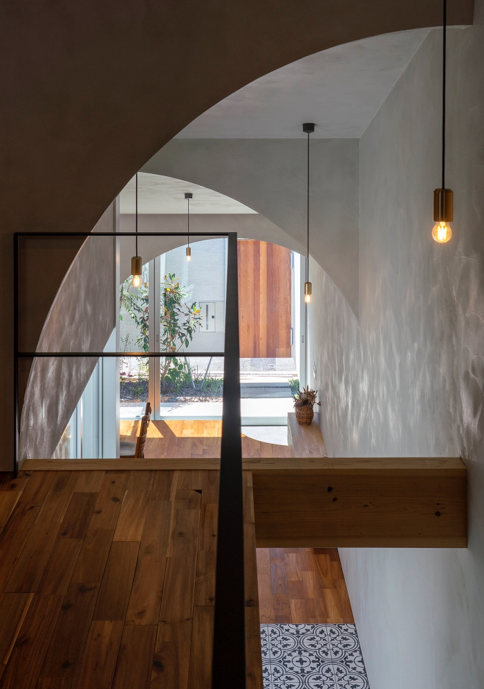 Nhà cấp 4 màu trắng chỉ 18m2, nhìn bề ngoài giản dị nhưng bên trong cực kỳ ấn tượng, có thiết kế nổi trội nhất khu-8