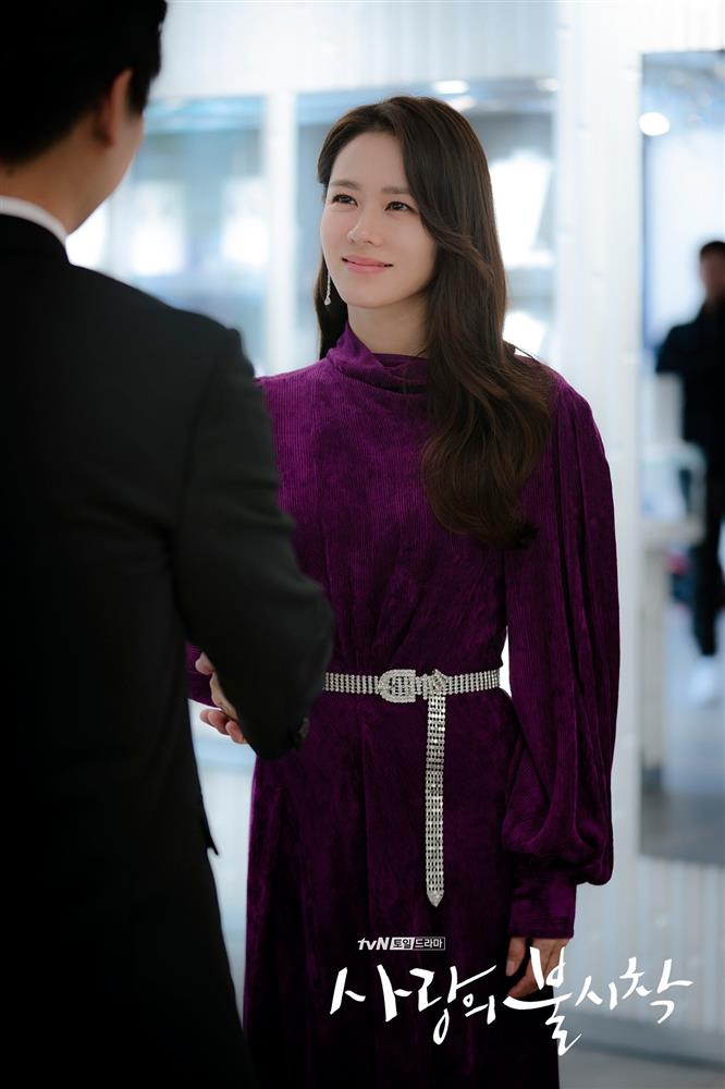 Chiêu tạo kiểu cho tóc xõa của Son Ye Jin được hair stylist hé lộ: Chị em tuổi 30+ nên áp dụng ngay vì quá sang mặt-3