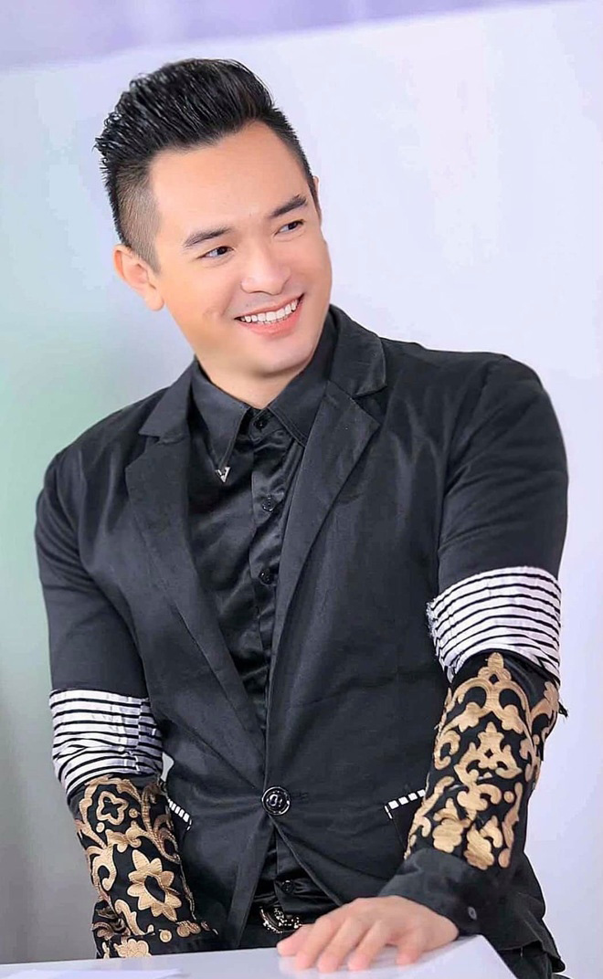 Đêm nào mẹ cũng bóp đầu cho Việt Quang rồi 2 mẹ con nghe nhạc, ôm nhau ngủ”-1