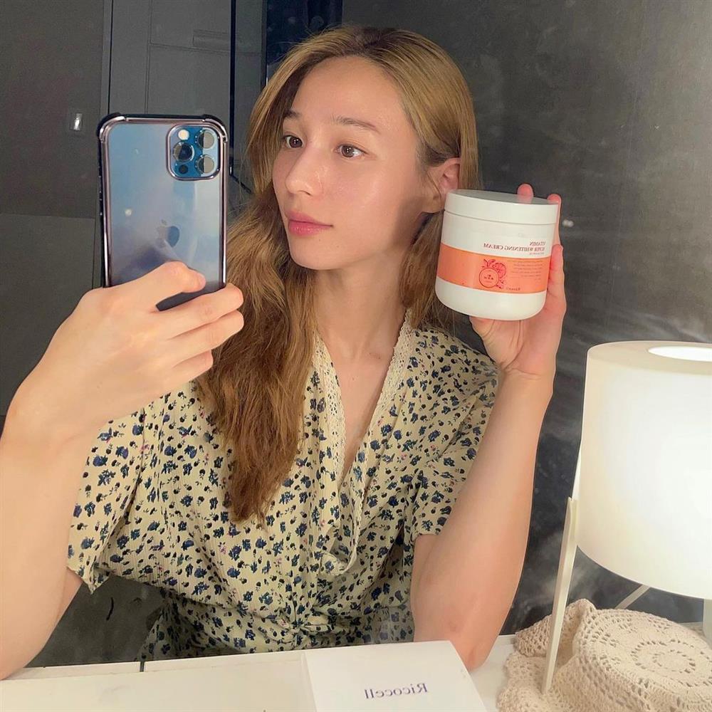 4 lỗi thoa kem dưỡng ẩm khiến da đổ dầu, nổi mụn-1