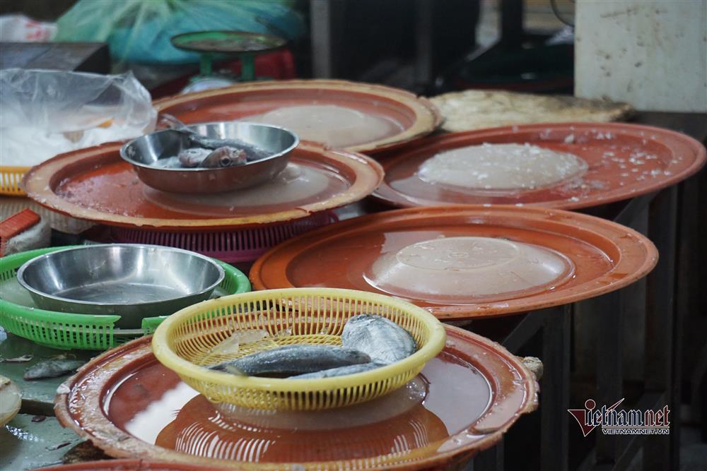 Mớ rau muống 40 nghìn, chanh tăng giá gấp đôi: Dân chen mua, chợ cháy hàng-15