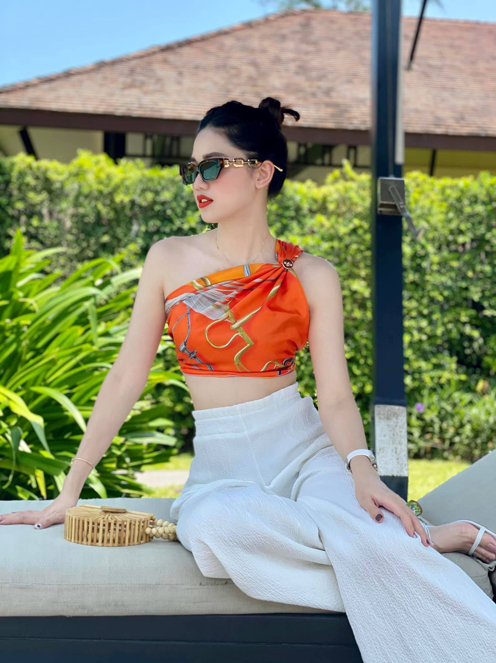 Sau 3 năm làm vợ đại gia hơn 16 tuổi, á hậu Thanh Tú sống sang chảnh như bà hoàng-7