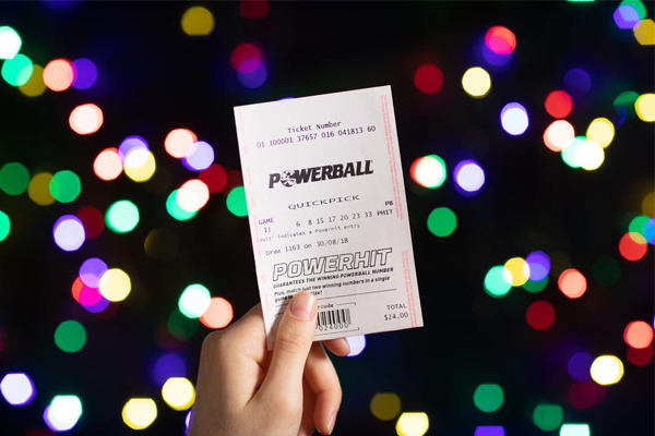 Clip: Nhân viên quán cafe đổ nước lạ vào bình pha chế khiến khách nghi ngờ, điều tra ra thì không thể thông cảm nổi-2